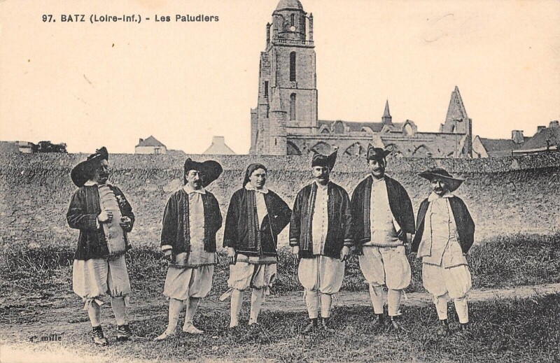 Carte postale ancienne Batz - Les Paludiers