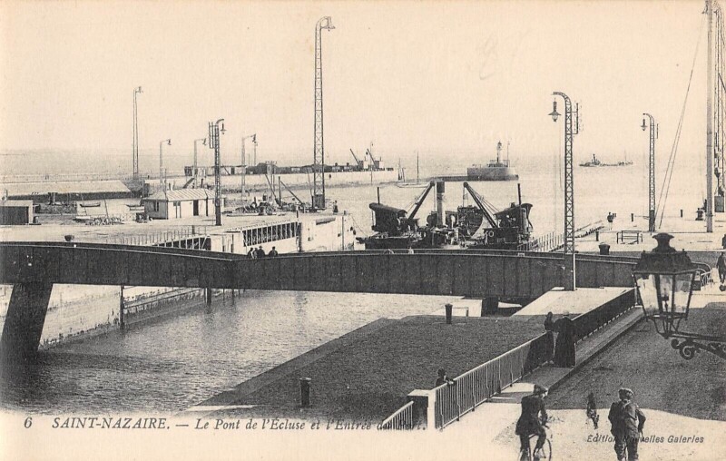Carte postale ancienne Saint Nazaire - Le Pont De L'Ecluse Et Entree Du Port à Saint-Nazaire