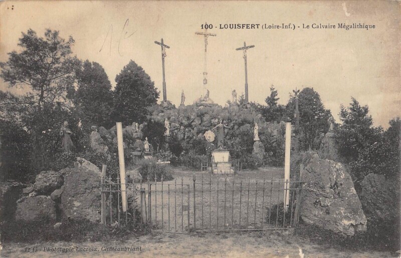 Carte postale ancienne Louisfert - Le Calvaire Megalithique à Louisfert