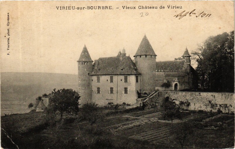 Carte postale ancienne Virieu-sur-Bourbre - Vieux Chateau de Virieu