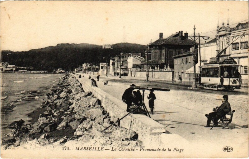 Carte postale ancienne Marseille - La Corniche - Promenade de la Plage à Marseille