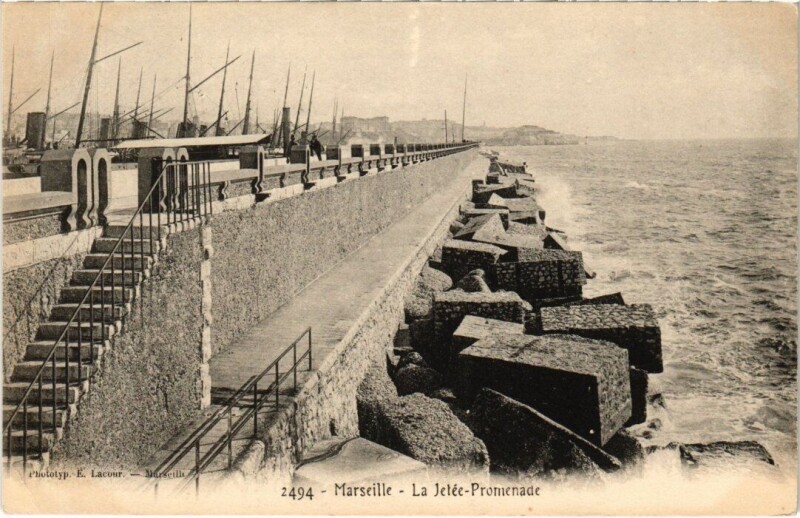Carte postale ancienne Marseille - La Jetee-Promenade à Marseille