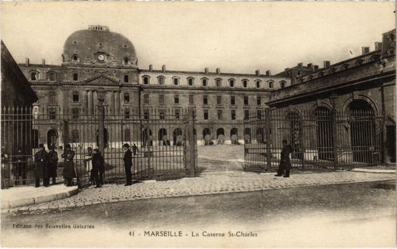 Carte postale ancienne Marseille - La Caserne Saint-Charles à Marseille