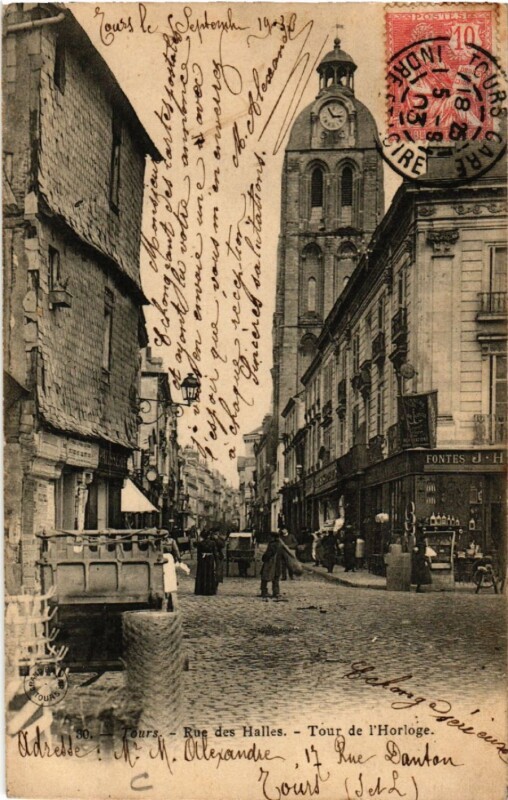 Carte postale ancienne Tours - Rue des Halles - Tour de l'Horloge à Tours