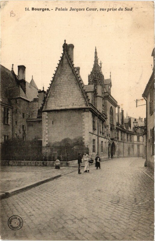 Carte postale ancienne Bourges - Palais Jacques Coeur - Vue prise du Sud à Bourges