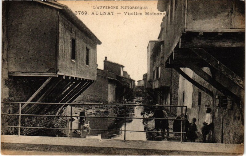 Carte postale ancienne Aulnat - Vieilles maisons à Aulnat