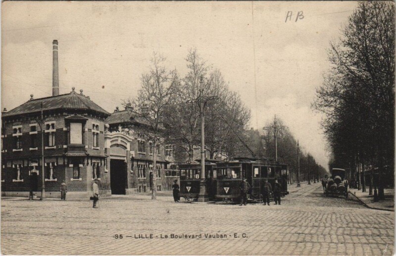 Carte postale ancienne Lille Le Boulevard Vauban Tramway à Lille