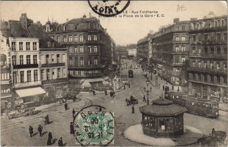 Carte postale ancienne Lille Rue Faidherbe et Coin de la Place de la Gare à Lille