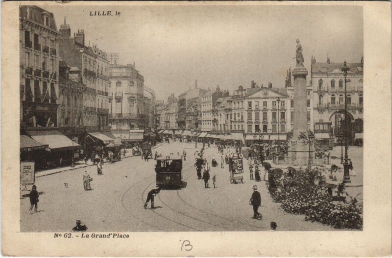 Carte postale ancienne Lille La Grand'Place à Lille