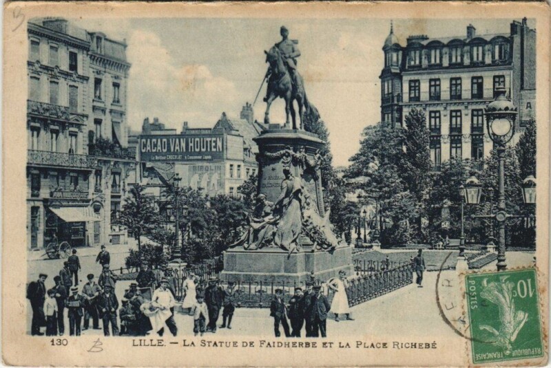 Carte postale ancienne Lille La Statue de Faidherbe et la Place Richebé à Lille