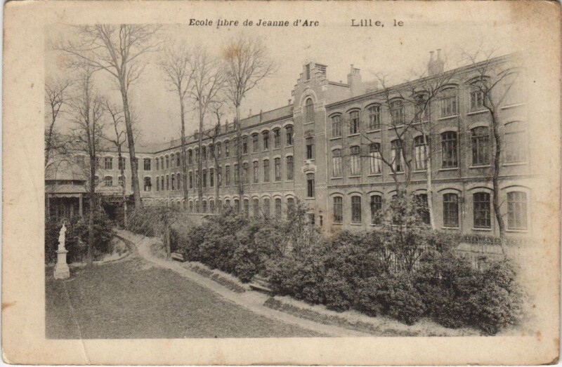 Carte postale ancienne Lille Ecole libre de Jeanne d'Arc à Lille
