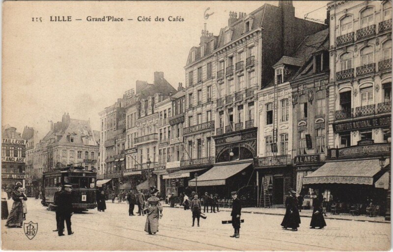 Carte postale ancienne Lille Grande Place. Cote des Cafés à Lille