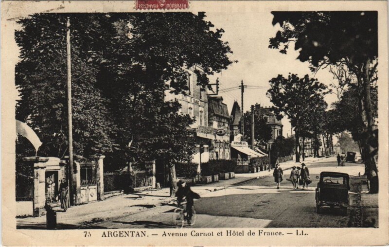 Carte postale ancienne Argentan-Avenue Carnot et Hótel de France à Argentan