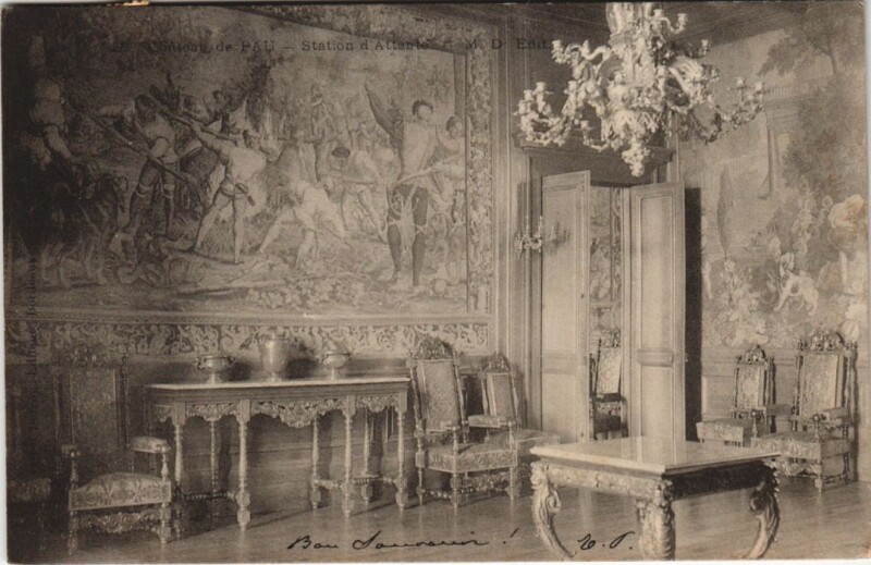 Carte postale ancienne Chateau de Pau - Station d'Attente