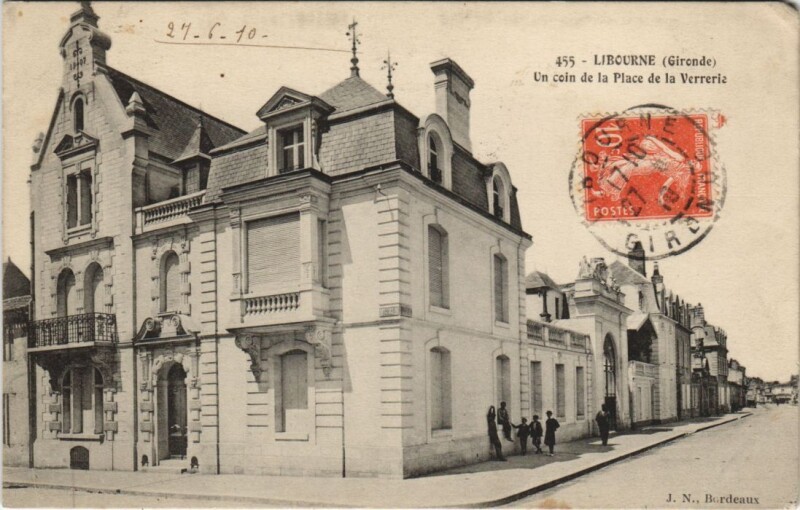 Carte postale ancienne Libourne-un Coin de la Place de la Verrerie à Libourne