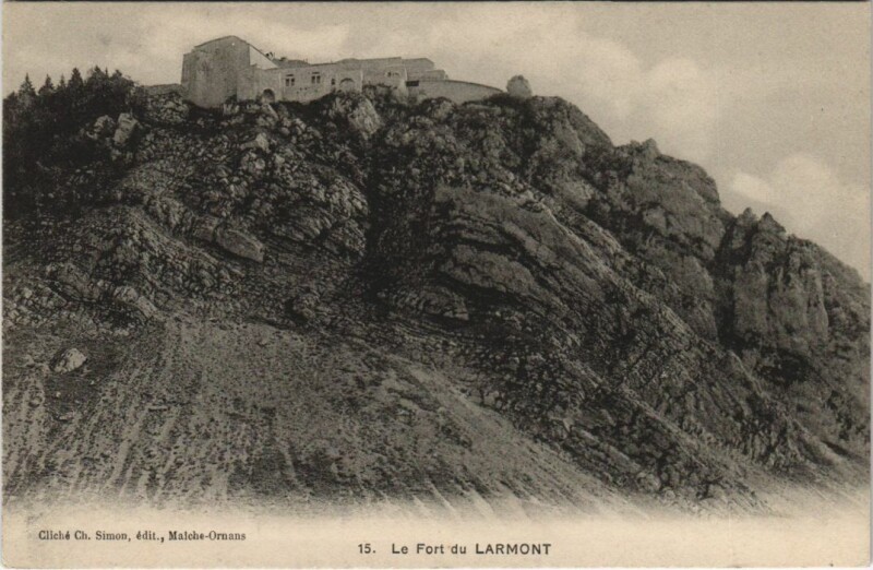 Carte postale ancienne La Cluse-et-Mijoux Le Fort du Larmont à La Cluse-et-Mijoux