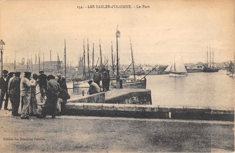 Carte postale ancienne Les Sables D'Olonne - Le Port aux Sables-d'Olonne