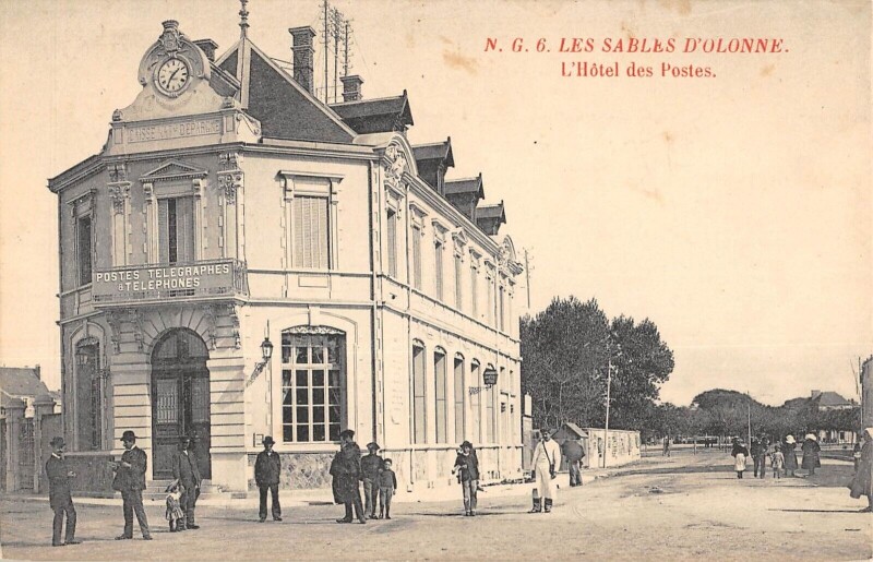 Carte postale ancienne Les Sables D'Olonne - L'Hotel Des Postes aux Sables-d'Olonne