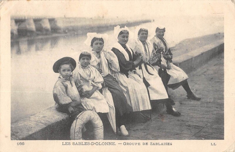 Carte postale ancienne Les Sablaises - Groupe De Sablaises