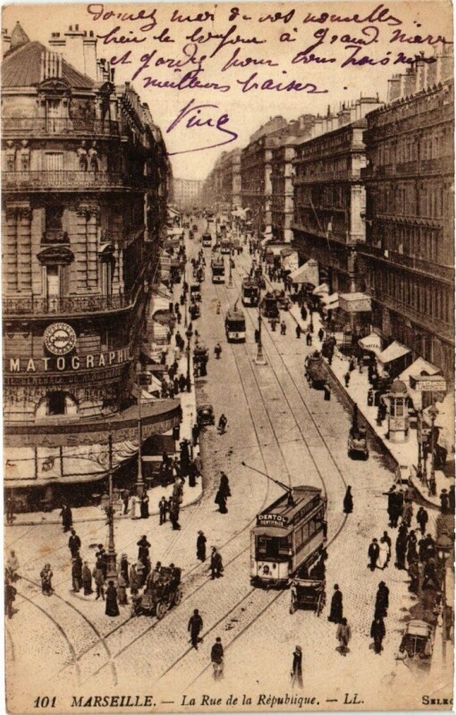 Carte postale ancienne Marseille - La Rue de la Republique à Marseille
