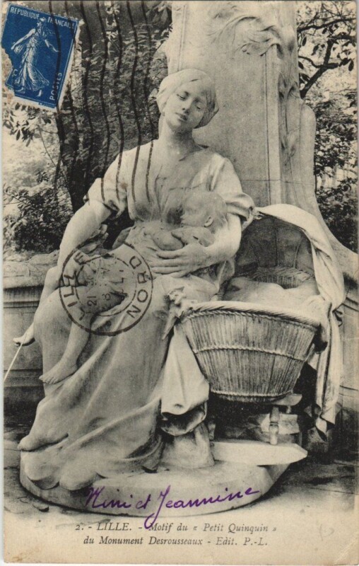 Carte postale ancienne Lille Motif du Petit Quinquin du Monument Desrousseaux à Lille