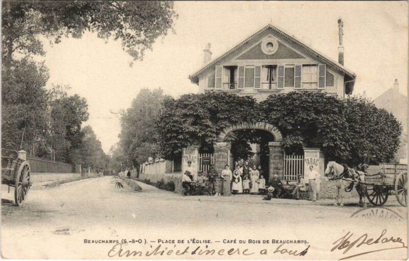 Carte postale ancienne Beauchamps Place de l'Eglise Café d Bois de Beauchamps à Beauchamp