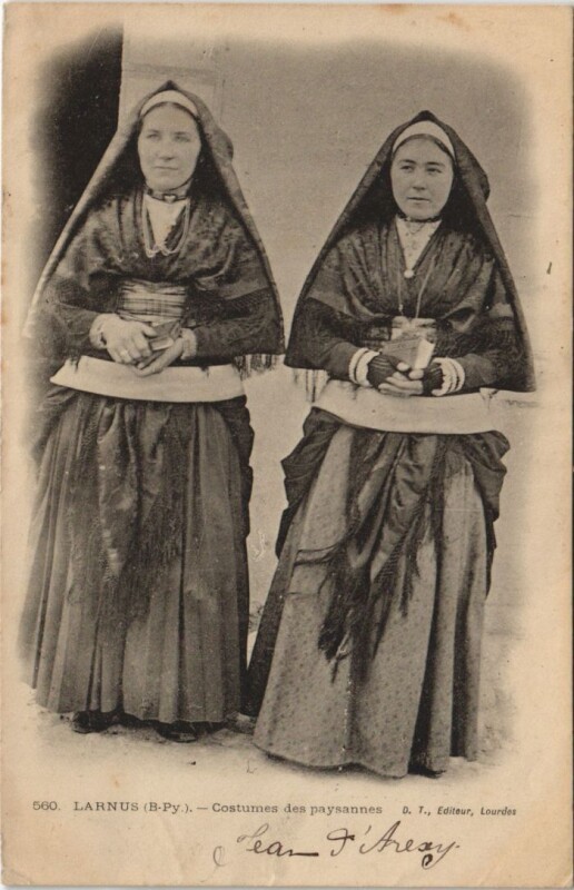 Carte postale ancienne Laruns Costumes des paysannes France à Laruns