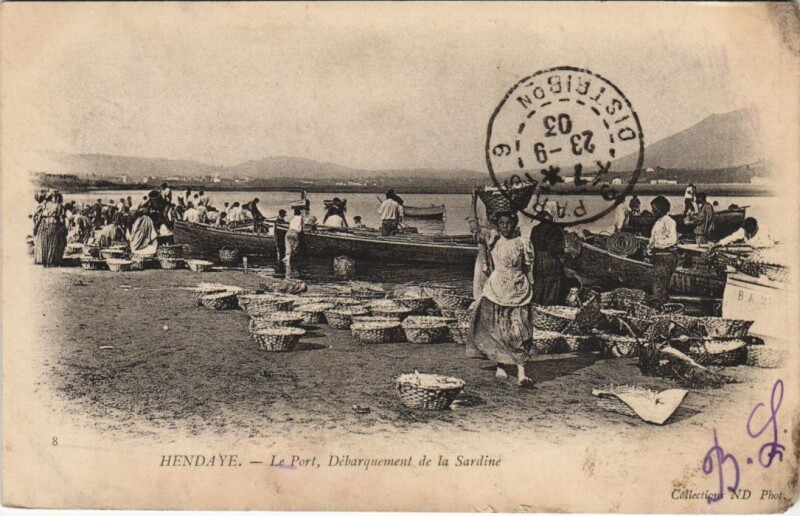 Carte postale ancienne Hendaye Le Port, Debarquement de la Sardine France à Hendaye