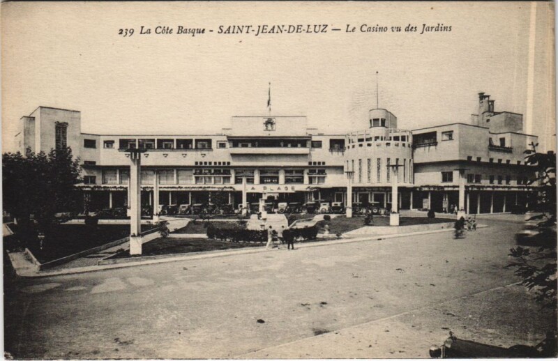 Carte postale ancienne Saint Jean de Luz Le Casino vu des Jardins France à Saint-Jean-de-Luz