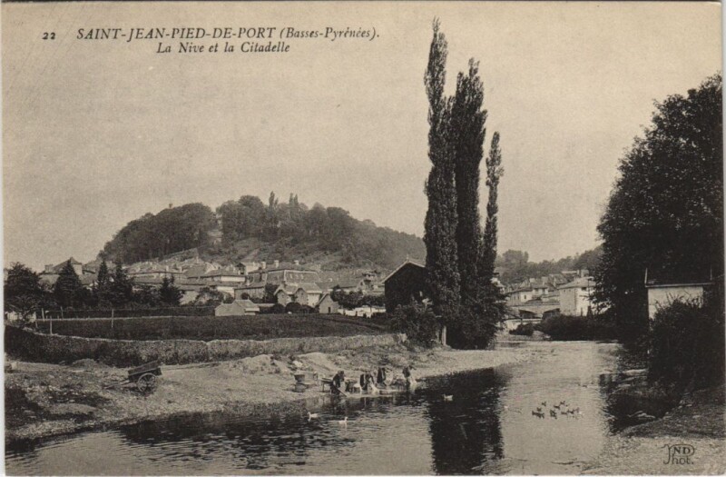 Carte postale ancienne St.Jean Pied de Port La Nive et la Citadelle France