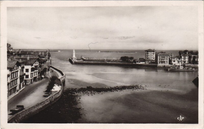 Carte postale ancienne St.Jean Pied de Port Entree du Port France