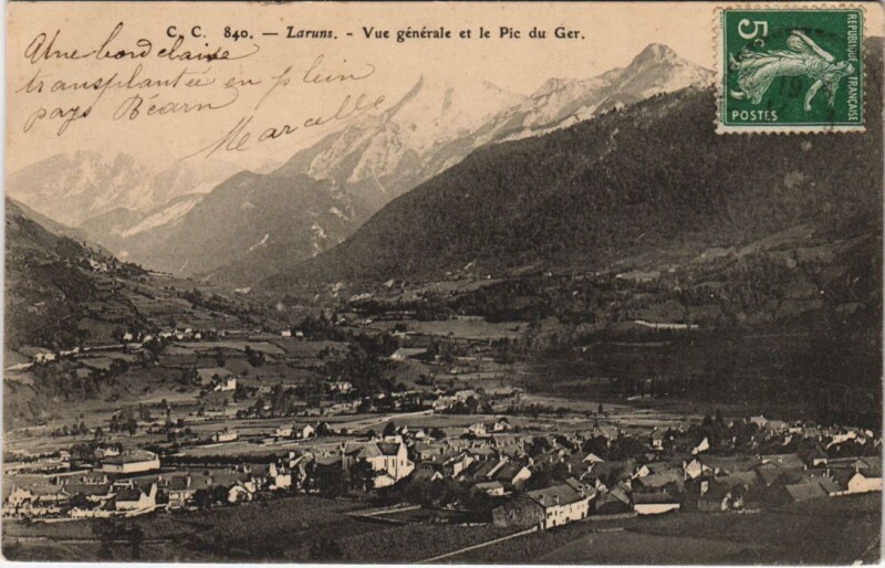 Carte postale ancienne Laruns Vue Generale et le Pic du Ger France à Laruns