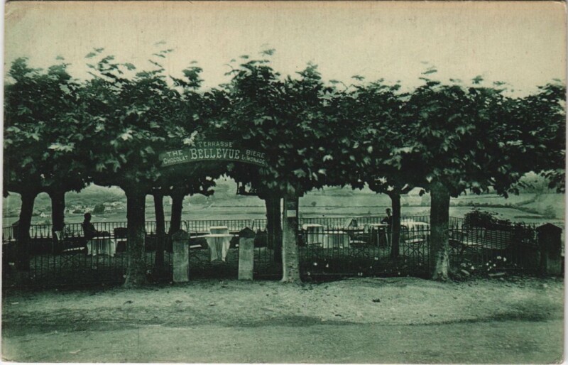 Carte postale ancienne Cambo les Bains Terrasse de l'Hotel Bellevue France à Cambo-les-Bains