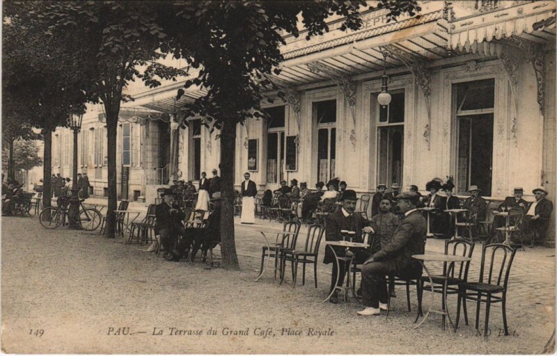 Carte postale ancienne Pau La Terrasse du Grand Cafe France