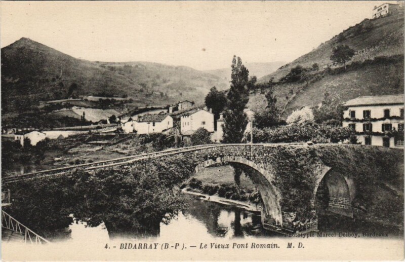 Carte postale ancienne Bidarray Le Vieux Pont Romain France à Bidarray