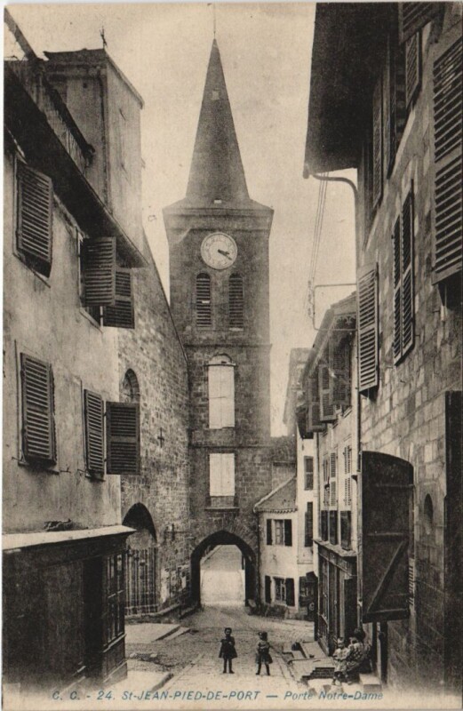 Carte postale ancienne St.Jean Pied de Port Porte Notre-Dame France