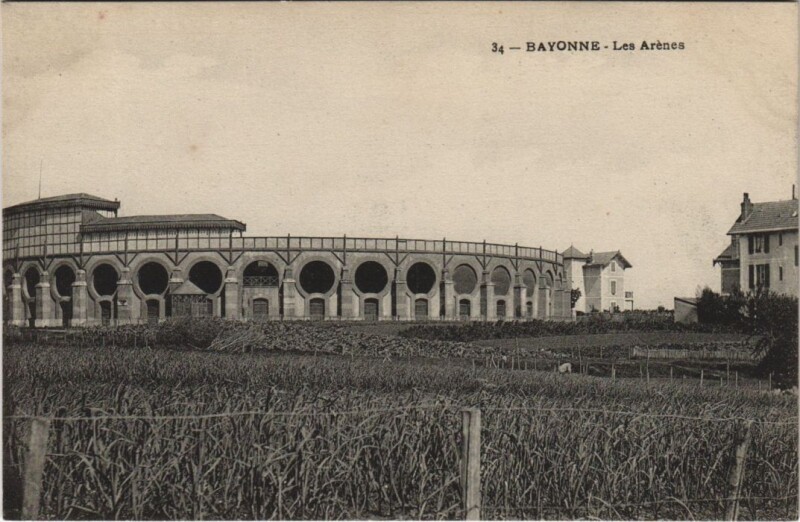 Carte postale ancienne Bayonne Les Arenes France à Bayonne