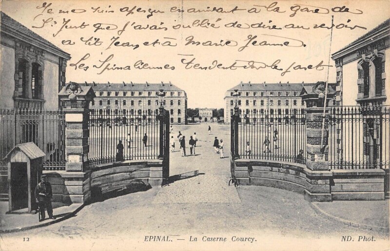 Carte postale ancienne Epinal - Caserne Courcy à Épinal