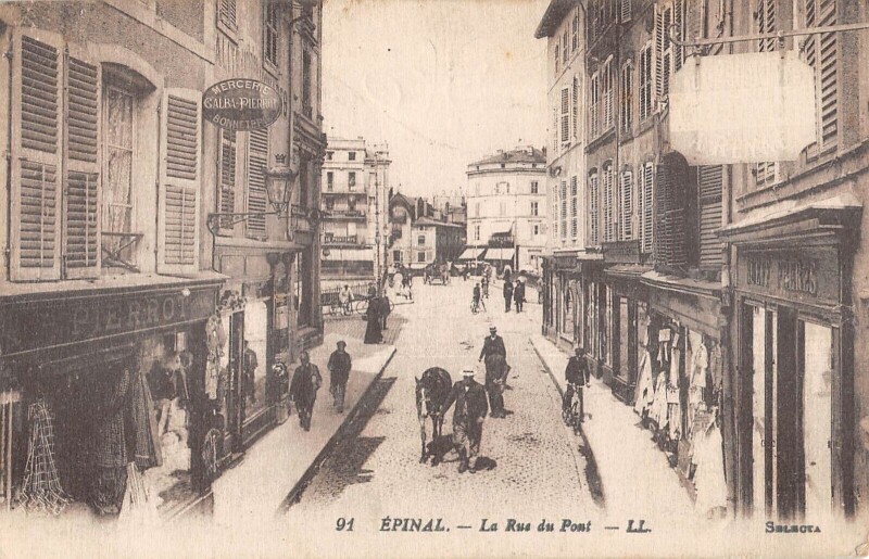 Carte postale ancienne Epinal - La Rue Du Pont à Épinal