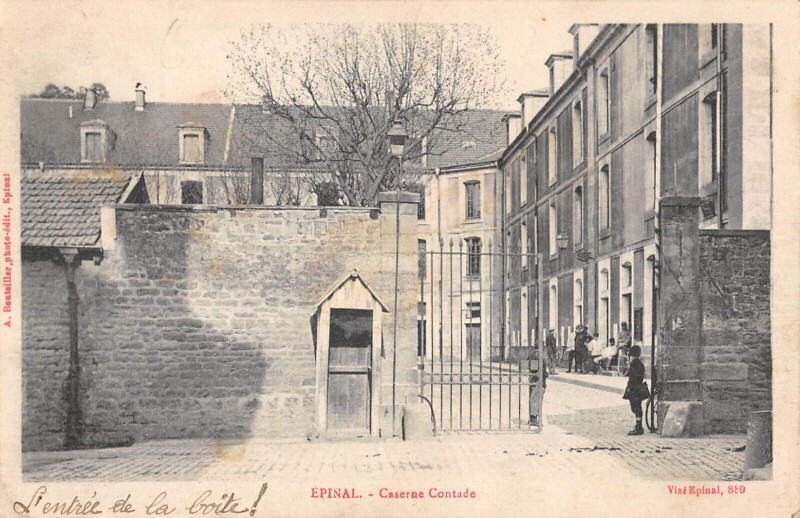 Carte postale ancienne Epinal - Caserne Contade à Épinal