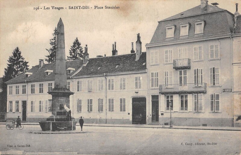 Carte postale ancienne Saint Die - Place Stanislas