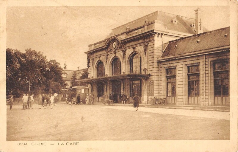 Carte postale ancienne Saint Die - La Gare