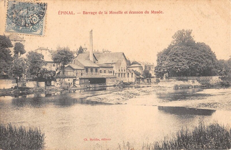 Carte postale ancienne Epinal - Barrage De La Moselle Et Ecusson Du Musee à Épinal