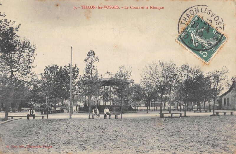 Carte postale ancienne Thaon Les Vosges - Le Cours Et Le Kiosque