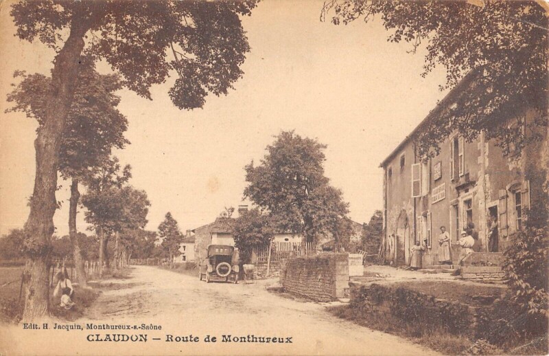 Carte postale ancienne Claudon - Route De Monthureux à Claudon