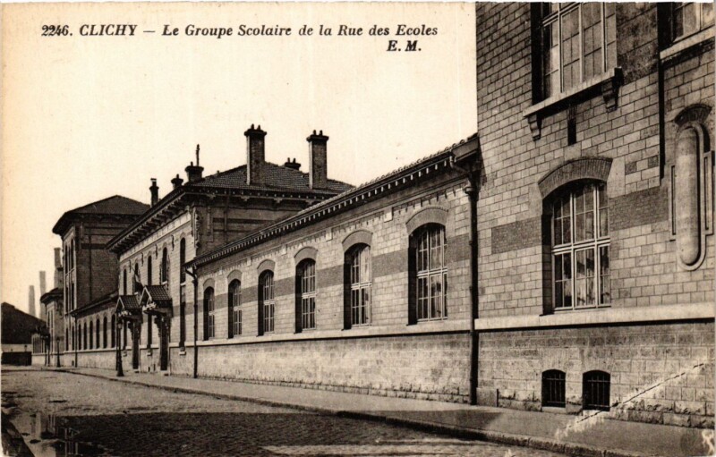 Carte postale ancienne Le Groupe Scolaire de la Rue des Ecoles à Clichy