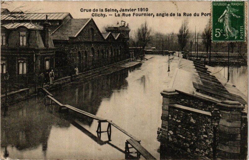 Carte postale ancienne Crue de la Seine Clichy La Rue Fournier à Clichy