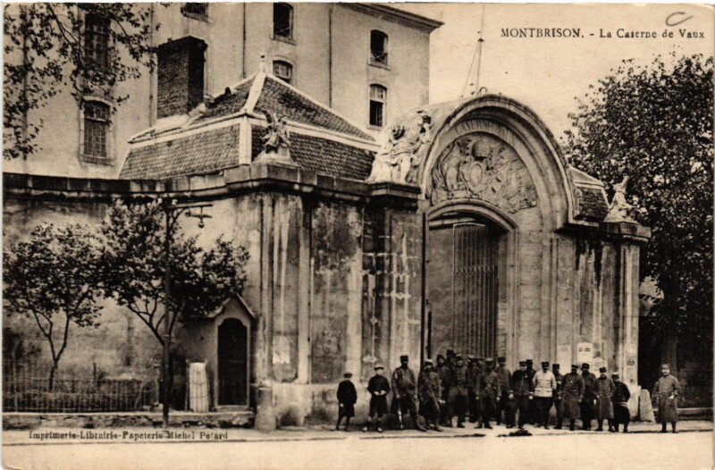 Carte postale ancienne Montbrison - La Caserne de Vaux à Montbrison
