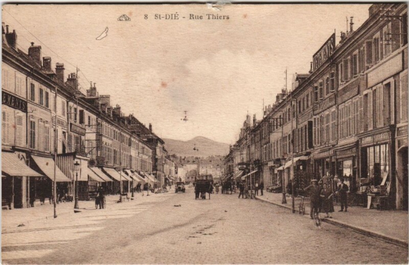 Carte postale ancienne Souvenir de Saint-Die - Rue thiers