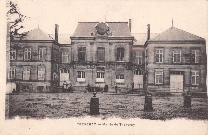 Carte postale ancienne Treveray - Mairie Et Treveray à Tréveray